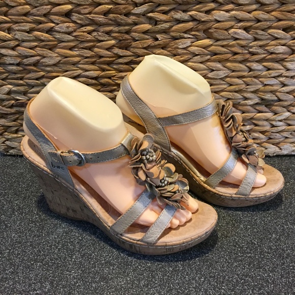 B.O.C. Cork Wedges w/ Floral Detail - Picture 9 of 14